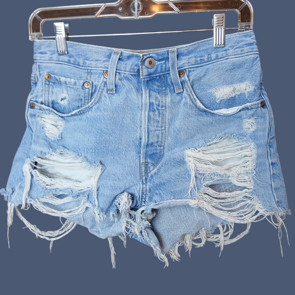 Levi's Premium Midrise Cut Off Distressed Light Wash Denim Shorts W26